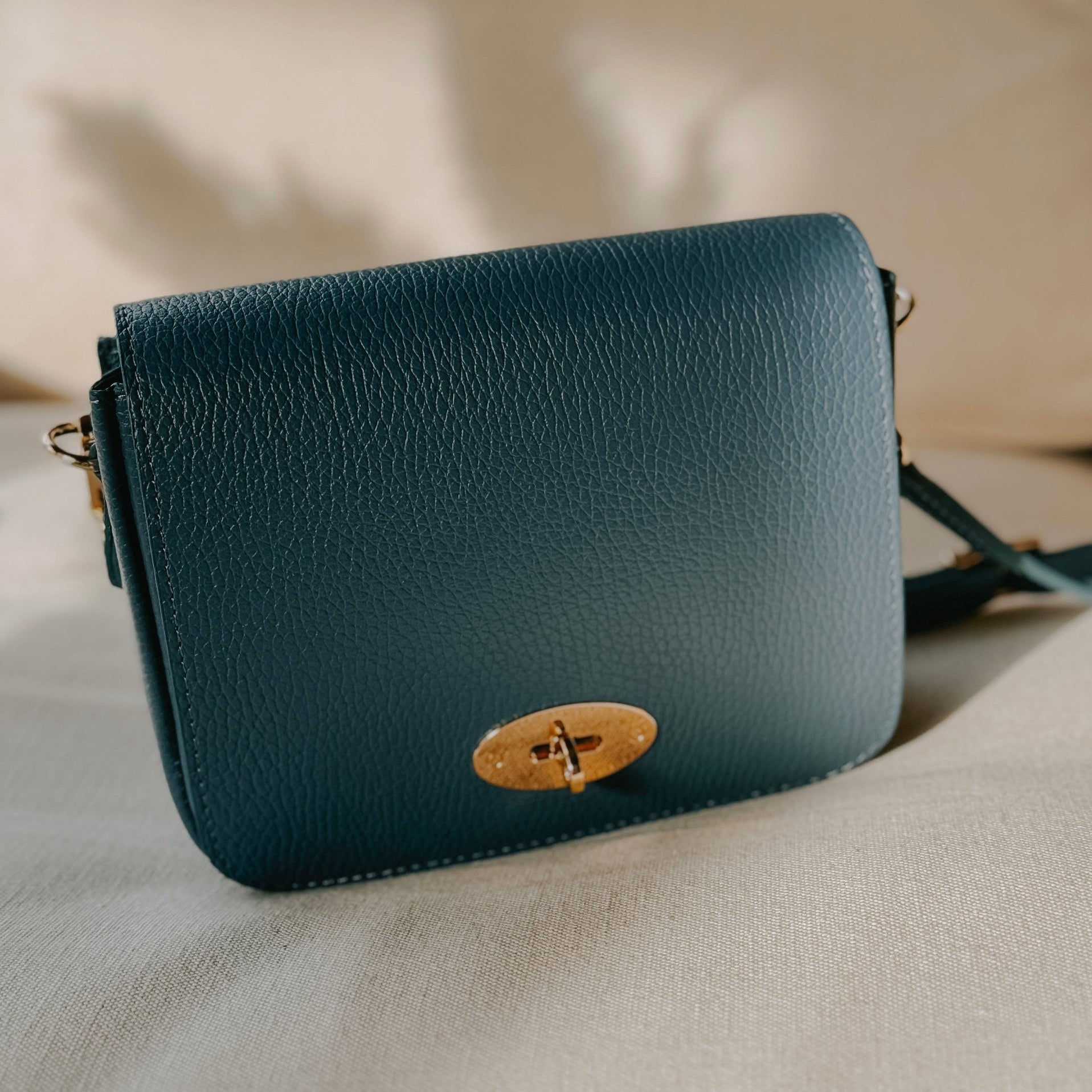 Catania Handbag Dark Taupe | Betsy & Floss