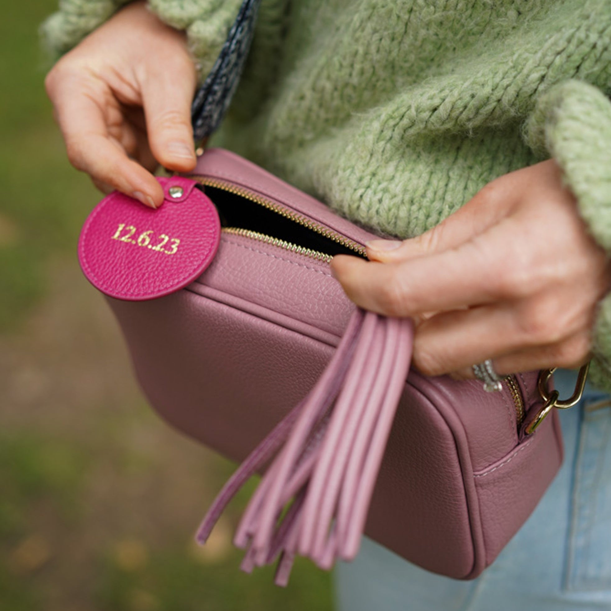Leather Round Keyring - Gold Hardware Light Blue | Betsy & Floss