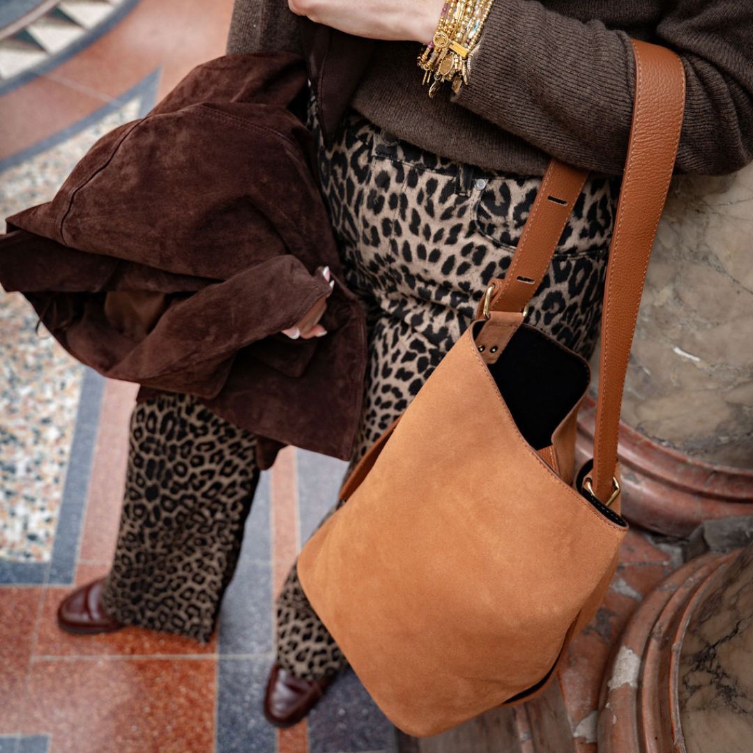 Melfi Suede Bucket Tote Bag Navy | Betsy & Floss