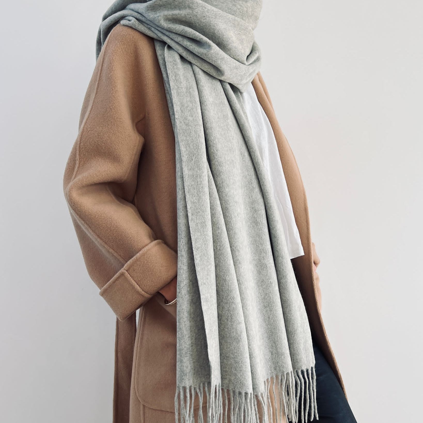 Oversized Cashmere Scarf Light Grey | Betsy & Floss
