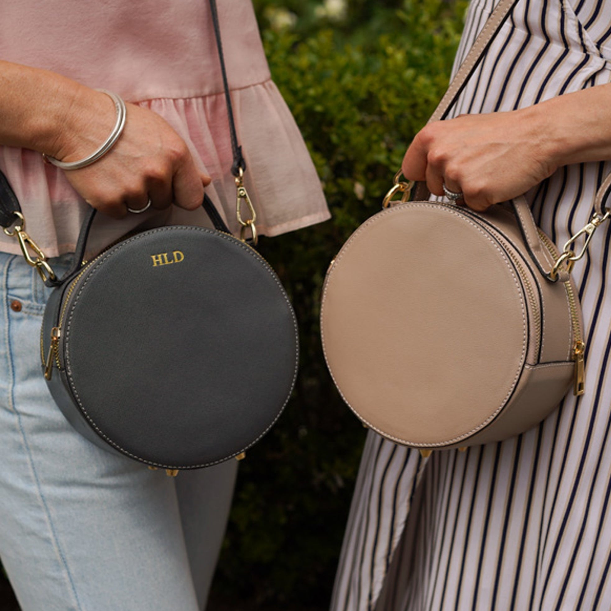 Rome Round Circle Crossbody Bag Black | Betsy & Floss