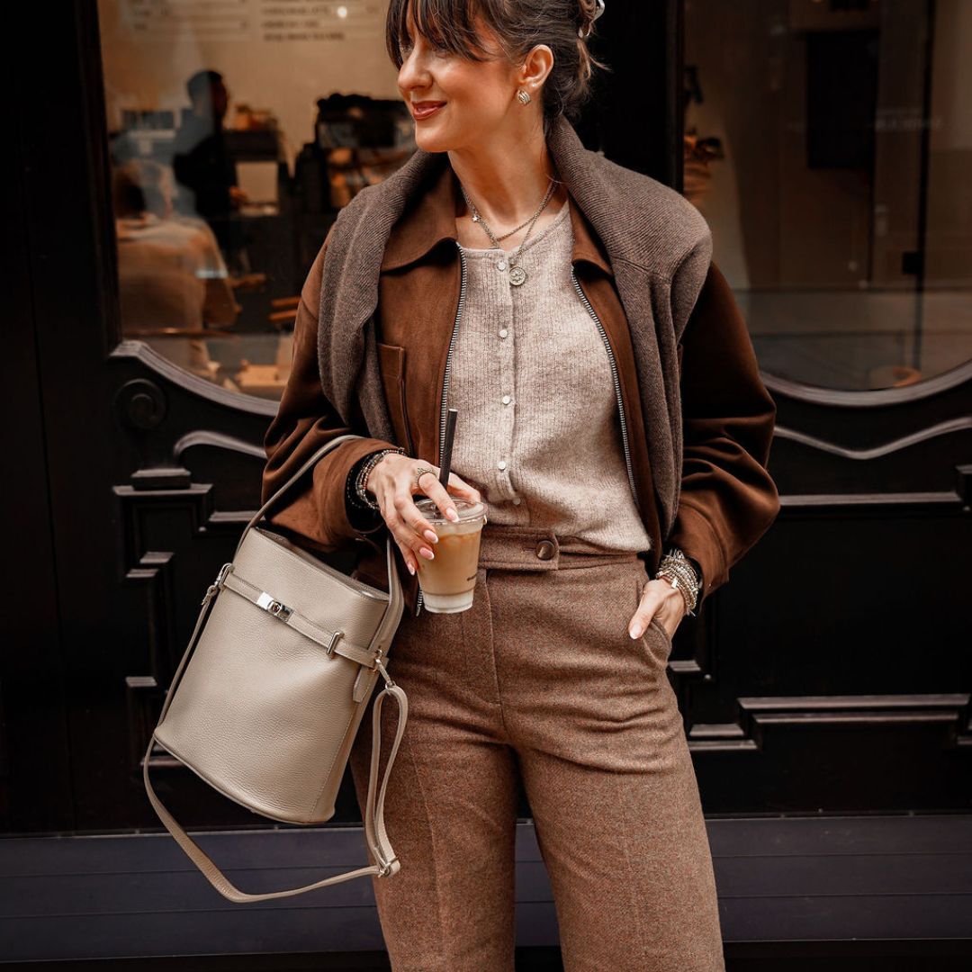 Sora Large Leather Bucket Bag Navy Blue | Betsy & Floss