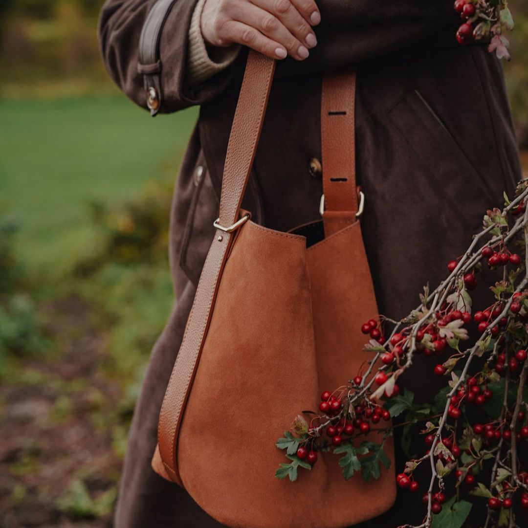 Melfi Suede Bucket Tote Bag Navy | Betsy & Floss